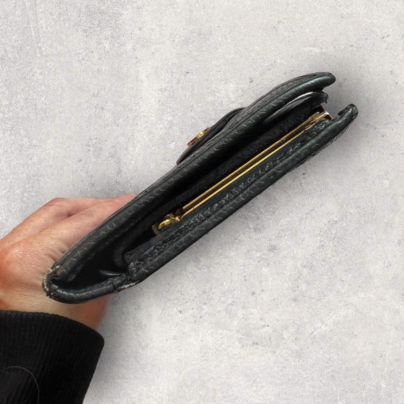 Chanel • Black Caviar Leather Vintage Wallet - Picture 4 of 9